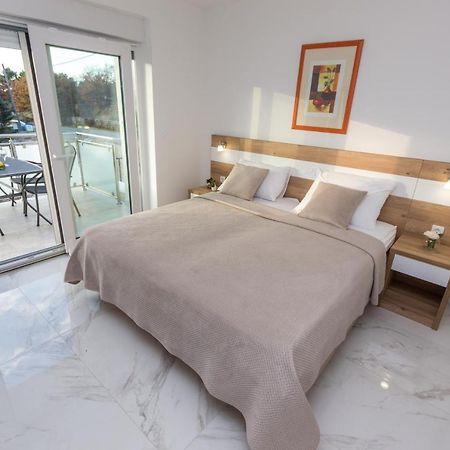 Apartmani Villa Paulo 斯塔利格拉德-帕克利尼卡 外观 照片
