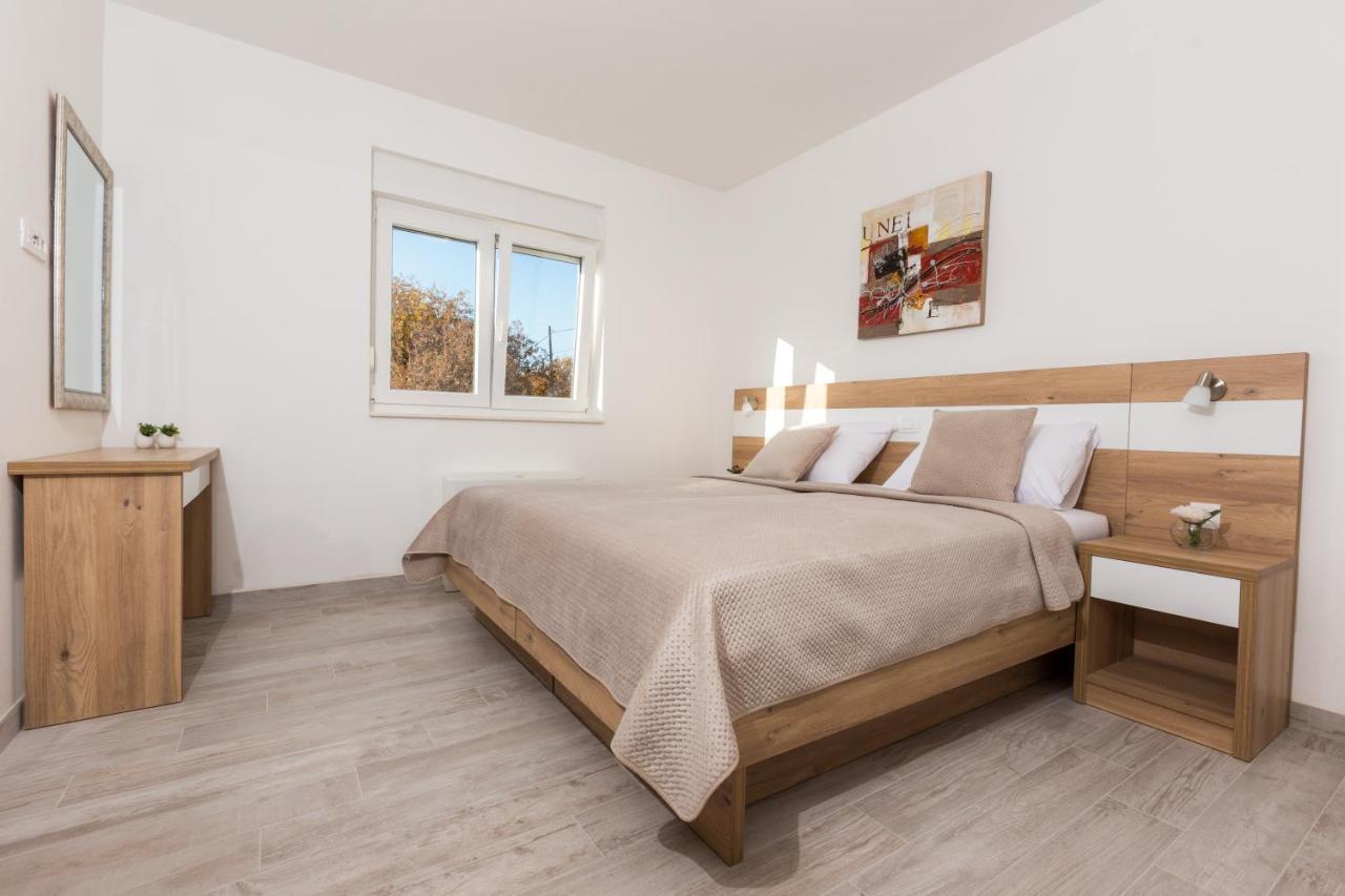 Apartmani Villa Paulo 斯塔利格拉德-帕克利尼卡 外观 照片