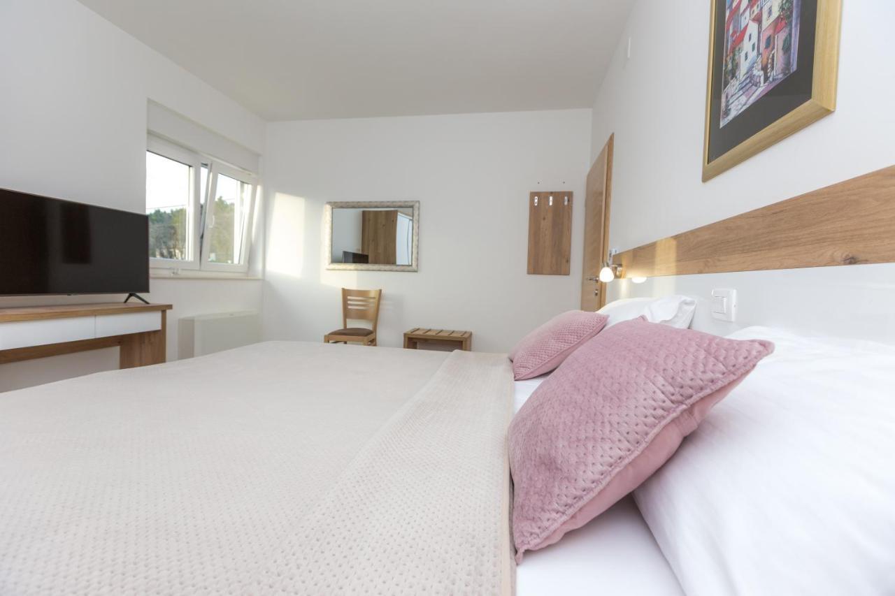 Apartmani Villa Paulo 斯塔利格拉德-帕克利尼卡 外观 照片