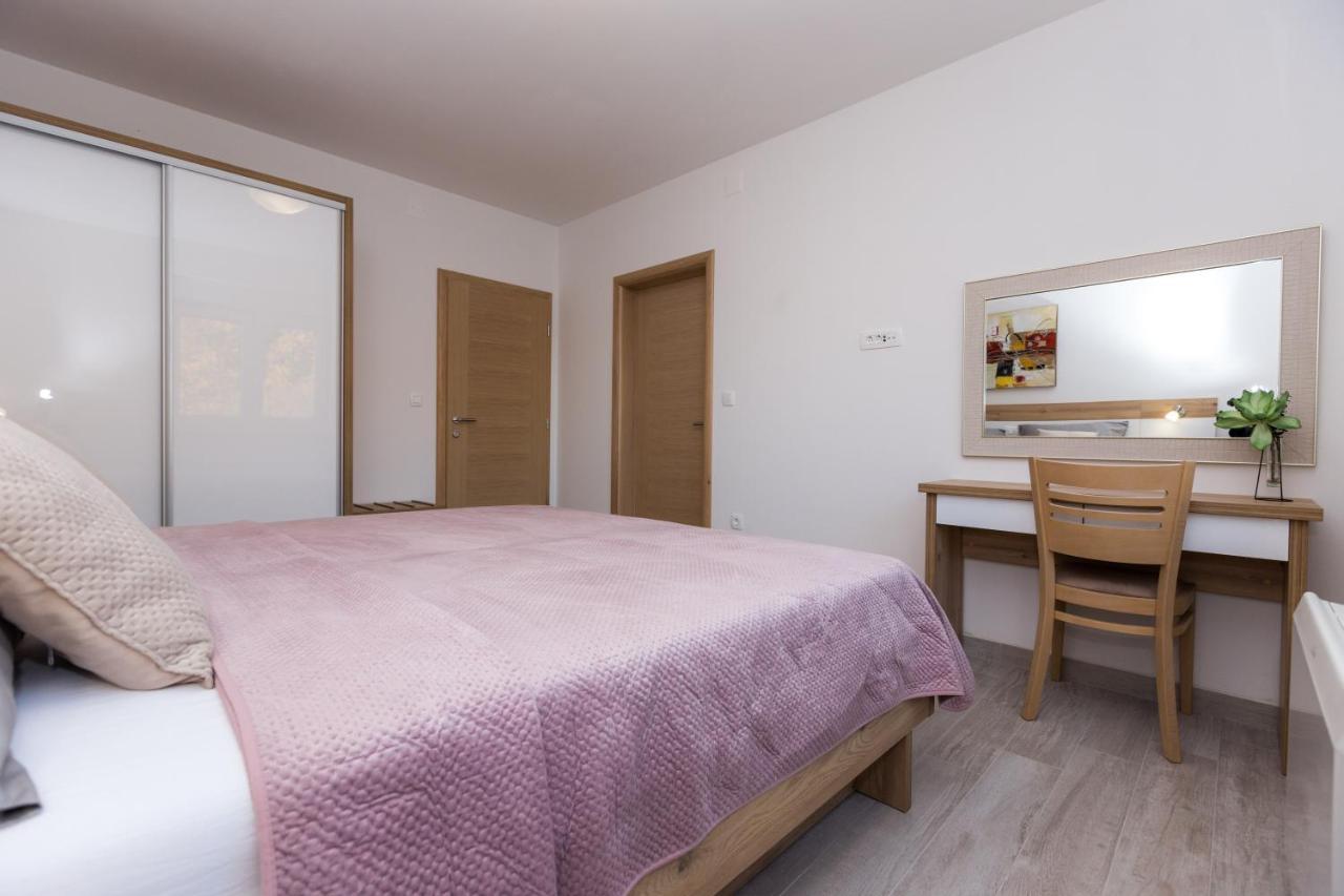 Apartmani Villa Paulo 斯塔利格拉德-帕克利尼卡 外观 照片